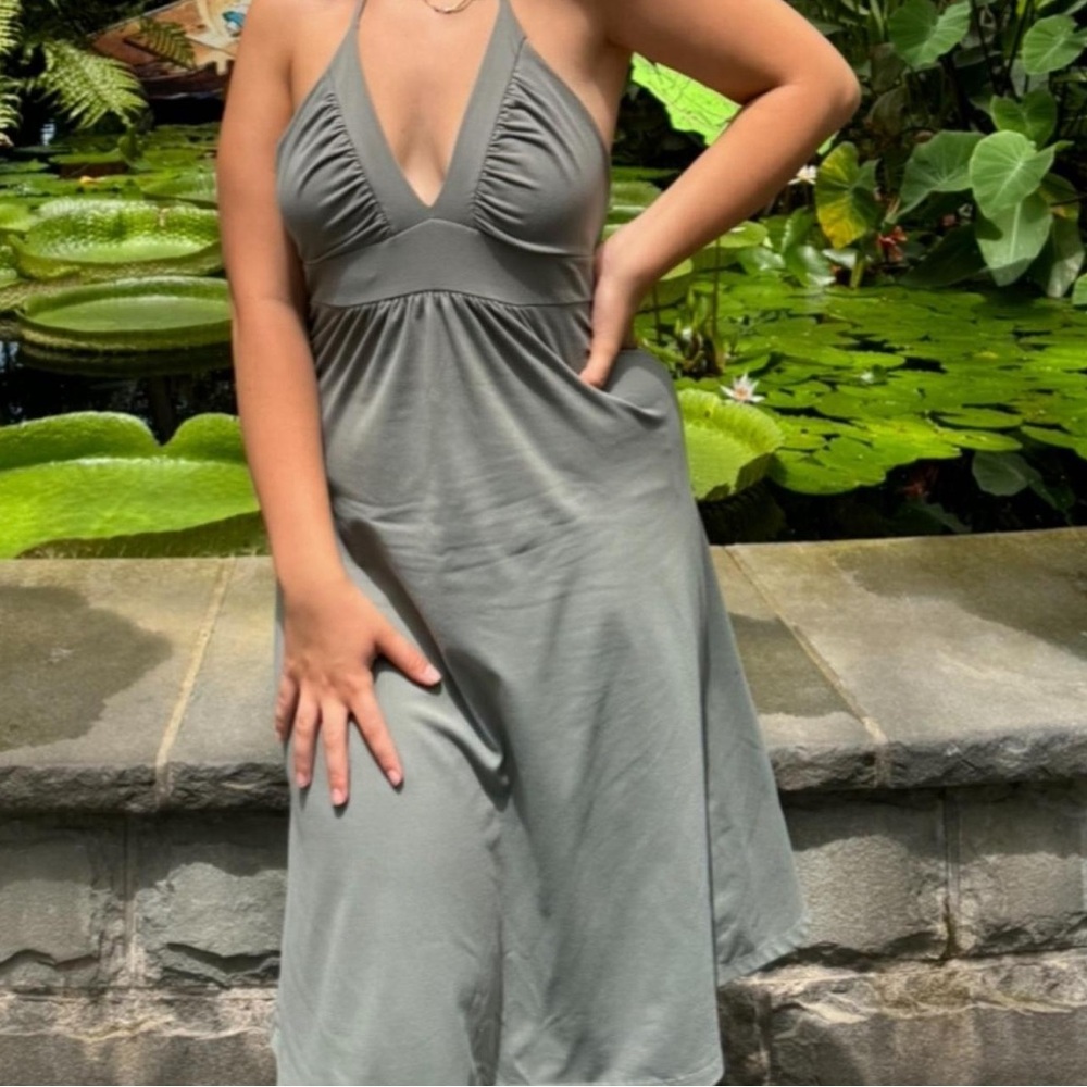 Susana Monaco Emilia Maxi Dress
Sleeveless Front Slit Green elastic waist